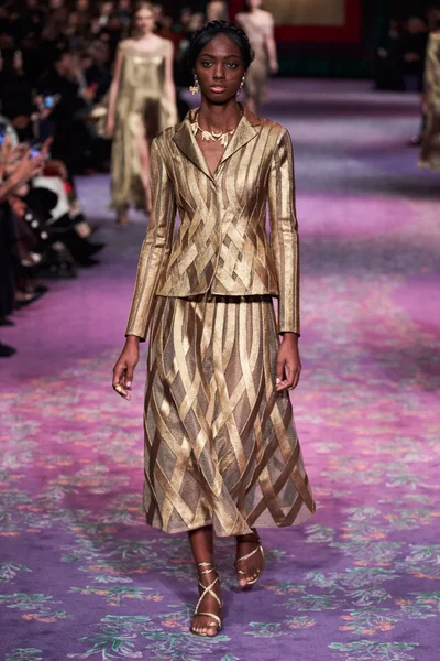 Look 3